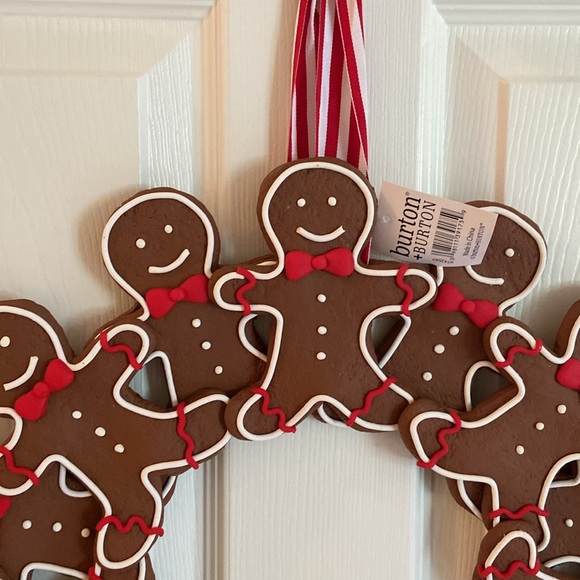 18” Gingerbread Men Christmas Wreath Layered Decorated w/ White & Red Icing - Picture 5 of 16
